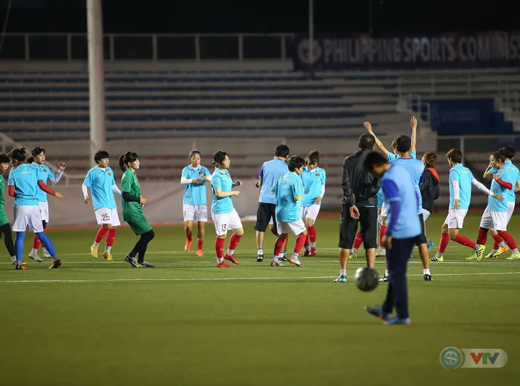ẢNH: ĐT nữ Việt Nam rèn quân, quyết thắng Thái Lan trận chung kết SEA Games 30 - Ảnh 7. ẢNH: ĐT nữ Việt Nam rèn quân, quyết thắng Thái Lan trận chung kết SEA Games 30 - Ảnh 7.
