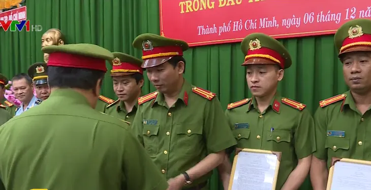 Khen thưởng vụ triệt phá đường dây ma túy xuyên quốc gia - Ảnh 1. Khen thưởng vụ triệt phá đường dây ma túy xuyên quốc gia - Ảnh 1.