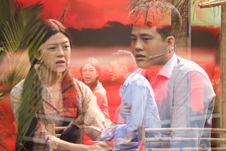 Mẹ chồng quốc dân Ngân Quỳnh khóc nghẹn trước tiết mục xúc động của nghệ sĩ cải lương khuyết tật Minh Chí - Ảnh 2. Mẹ chồng quốc dân Ngân Quỳnh khóc nghẹn trước tiết mục xúc động của nghệ sĩ cải lương khuyết tật Minh Chí - Ảnh 2.