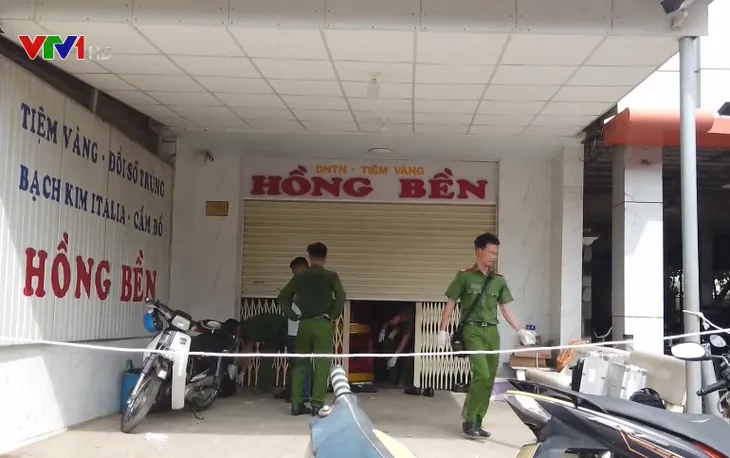 Bắt giữ tên trộm đột nhập tiệm vàng tại Bình Thuận - Ảnh 1. Bắt giữ tên trộm đột nhập tiệm vàng tại Bình Thuận - Ảnh 1.