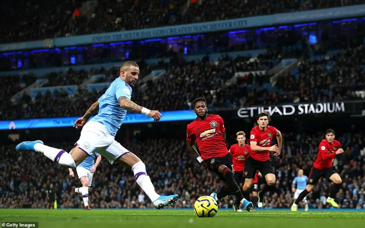 Man City 1-2 Man Utd: Thất bại sân nhà, hụt hơi cuộc đua vô địch - Ảnh 3. Man City 1-2 Man Utd: Thất bại sân nhà, hụt hơi cuộc đua vô địch - Ảnh 3.