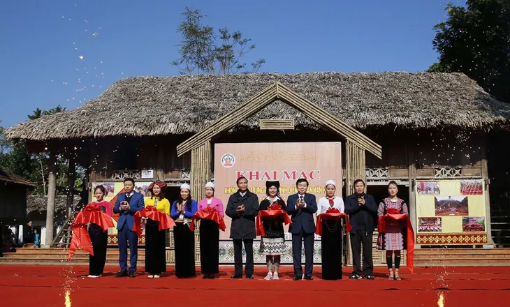 Sắc màu di sản văn hóa phi vật thể tỉnh Hòa Bình - Ảnh 1. Sắc màu di sản văn hóa phi vật thể tỉnh Hòa Bình - Ảnh 1.
