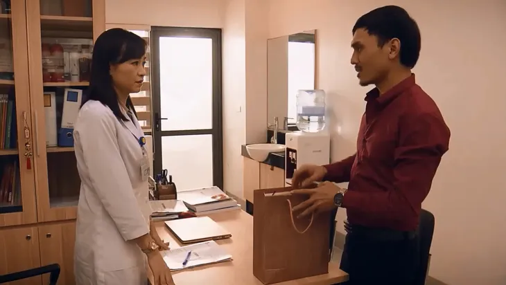 Sinh tử - Tập 25: Tay sai của Vũ (Việt Anh) tiếp cận vợ Bí thư tỉnh ủy - Ảnh 2.