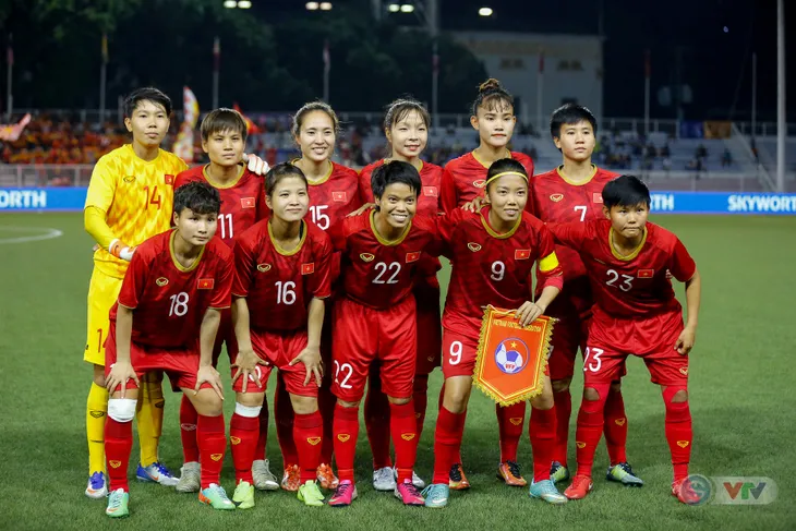 ẢNH: ĐT nữ Việt Nam thắng kịch tính trước Thái Lan, giành HCV bóng đá nữ SEA Games 30 - Ảnh 2. ẢNH: ĐT nữ Việt Nam thắng kịch tính trước Thái Lan, giành HCV bóng đá nữ SEA Games 30 - Ảnh 2.