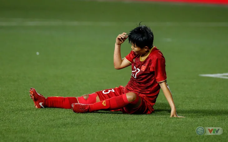 ẢNH: ĐT nữ Việt Nam thắng kịch tính trước Thái Lan, giành HCV bóng đá nữ SEA Games 30 - Ảnh 8. ẢNH: ĐT nữ Việt Nam thắng kịch tính trước Thái Lan, giành HCV bóng đá nữ SEA Games 30 - Ảnh 8.