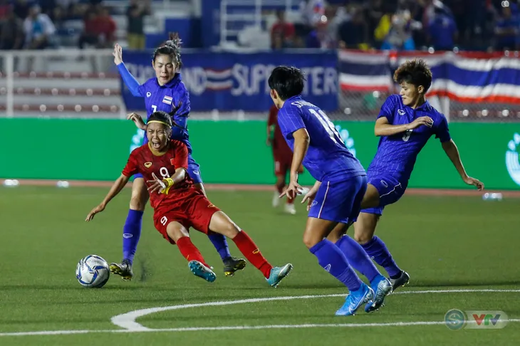 ẢNH: ĐT nữ Việt Nam thắng kịch tính trước Thái Lan, giành HCV bóng đá nữ SEA Games 30 - Ảnh 6. ẢNH: ĐT nữ Việt Nam thắng kịch tính trước Thái Lan, giành HCV bóng đá nữ SEA Games 30 - Ảnh 6.