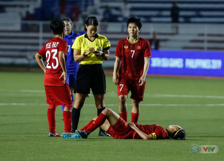 ẢNH: ĐT nữ Việt Nam thắng kịch tính trước Thái Lan, giành HCV bóng đá nữ SEA Games 30 - Ảnh 5. ẢNH: ĐT nữ Việt Nam thắng kịch tính trước Thái Lan, giành HCV bóng đá nữ SEA Games 30 - Ảnh 5.