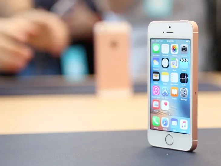 Bán chạy như tôm tươi, Apple lần thứ 3 đưa iPhone SE lên kệ - Ảnh 2. Bán chạy như tôm tươi, Apple lần thứ 3 đưa iPhone SE lên kệ - Ảnh 2.
