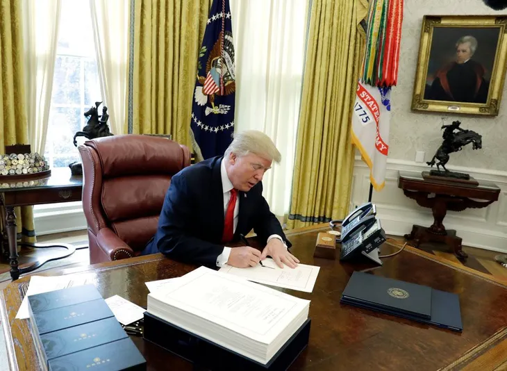 Một ngày làm việc của Tổng thống Trump: Ngủ 3-4 tiếng/đêm, thường không ăn sáng - Ảnh 7. Một ngày làm việc của Tổng thống Trump: Ngủ 3-4 tiếng/đêm, thường không ăn sáng - Ảnh 7.