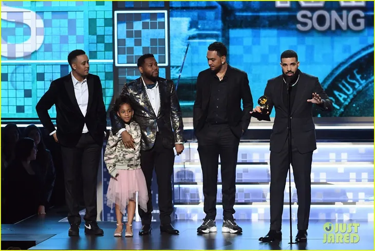 Rapper Drake: Không phải có máy hát mới là người chiến thắng Grammy - Ảnh 3. Rapper Drake: Không phải có máy hát mới là người chiến thắng Grammy - Ảnh 3.