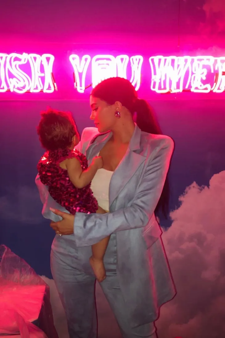 Kylie Jenner tổ chức tiệc hoành tráng mừng sinh nhật con gái - Ảnh 7. Kylie Jenner tổ chức tiệc hoành tráng mừng sinh nhật con gái - Ảnh 7.