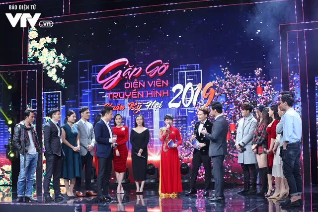 Hồng Diễm hóa dượng đây, Anh Tuấn làm Quỳnh búp bê... phiên bản hài hước - Ảnh 1. Hồng Diễm hóa dượng đây, Anh Tuấn làm Quỳnh búp bê... phiên bản hài hước - Ảnh 1.