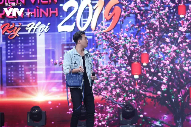 Hồng Diễm hóa dượng đây, Anh Tuấn làm Quỳnh búp bê... phiên bản hài hước - Ảnh 5. Hồng Diễm hóa dượng đây, Anh Tuấn làm Quỳnh búp bê... phiên bản hài hước - Ảnh 5.