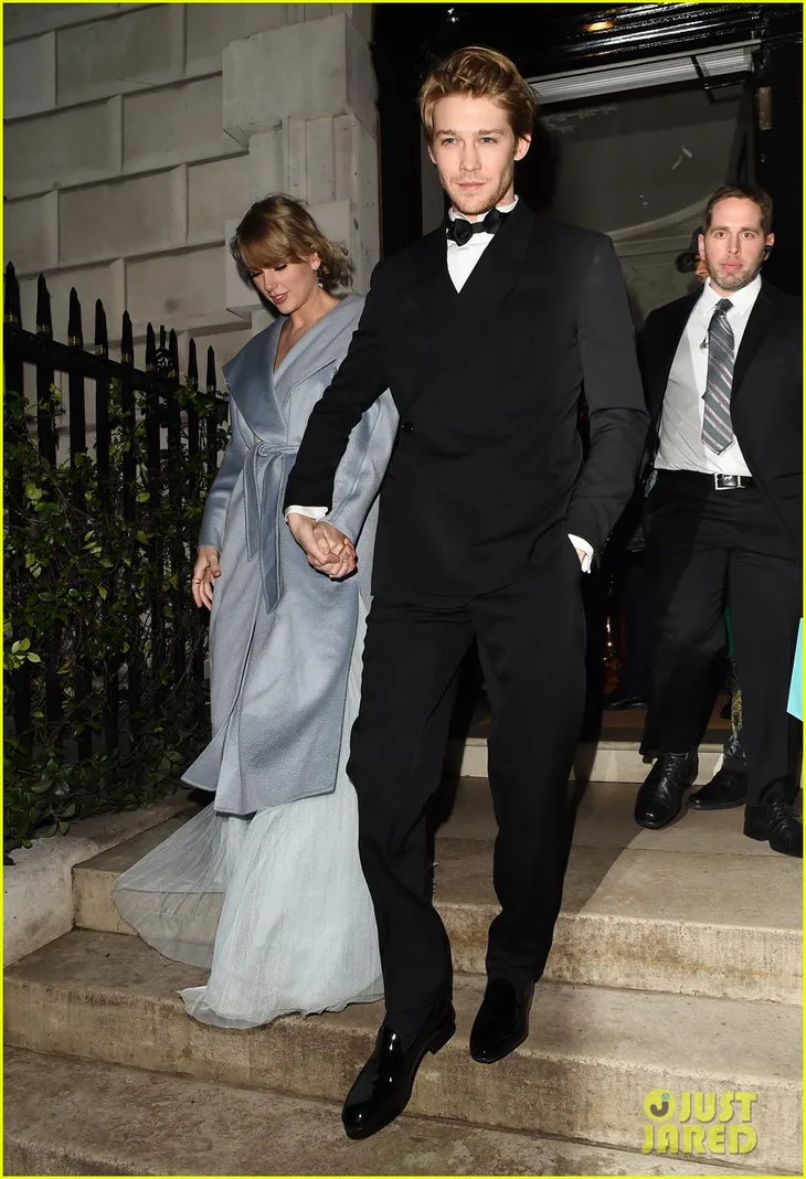 Taylor Swift bất ngờ xuất hiện cùng bạn trai tại lễ trao giải BAFTA 2019 - Ảnh 1. Taylor Swift bất ngờ xuất hiện cùng bạn trai tại lễ trao giải BAFTA 2019 - Ảnh 1.