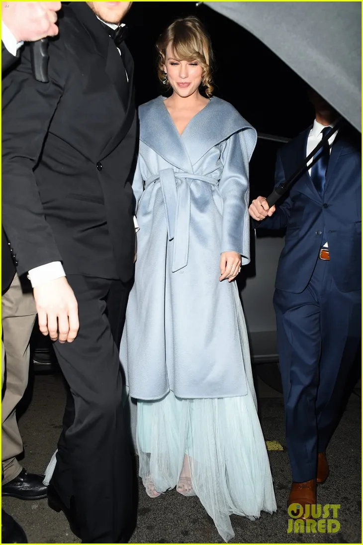Taylor Swift bất ngờ xuất hiện cùng bạn trai tại lễ trao giải BAFTA 2019 - Ảnh 3. Taylor Swift bất ngờ xuất hiện cùng bạn trai tại lễ trao giải BAFTA 2019 - Ảnh 3.