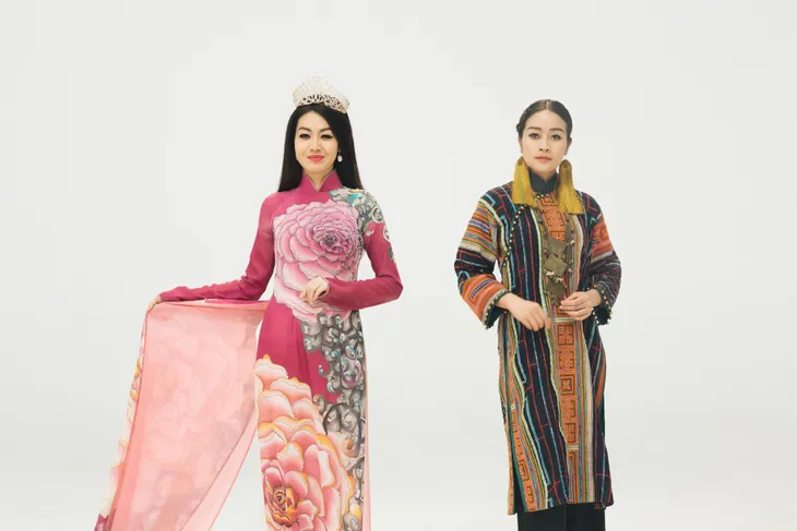 MC Phí Linh, Hồng Nhung diện các mẫu áo dài trong 100 năm qua - Ảnh 33. MC Phí Linh, Hồng Nhung diện các mẫu áo dài trong 100 năm qua - Ảnh 33.