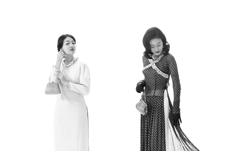 MC Phí Linh, Hồng Nhung diện các mẫu áo dài trong 100 năm qua - Ảnh 8. MC Phí Linh, Hồng Nhung diện các mẫu áo dài trong 100 năm qua - Ảnh 8.