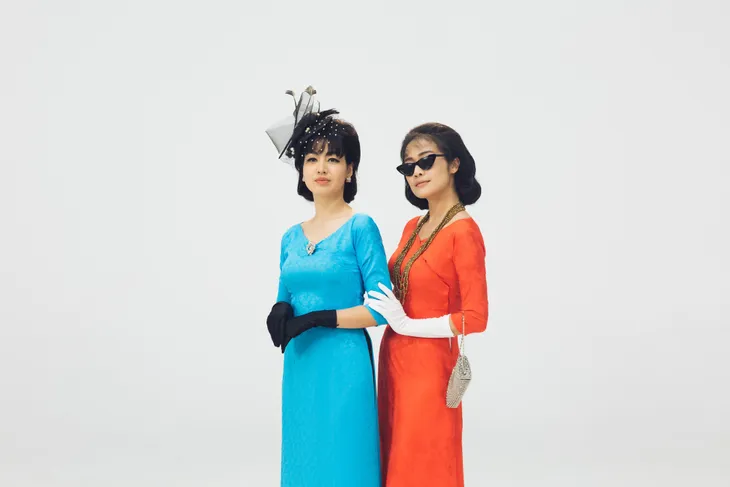 MC Phí Linh, Hồng Nhung diện các mẫu áo dài trong 100 năm qua - Ảnh 20. MC Phí Linh, Hồng Nhung diện các mẫu áo dài trong 100 năm qua - Ảnh 20.