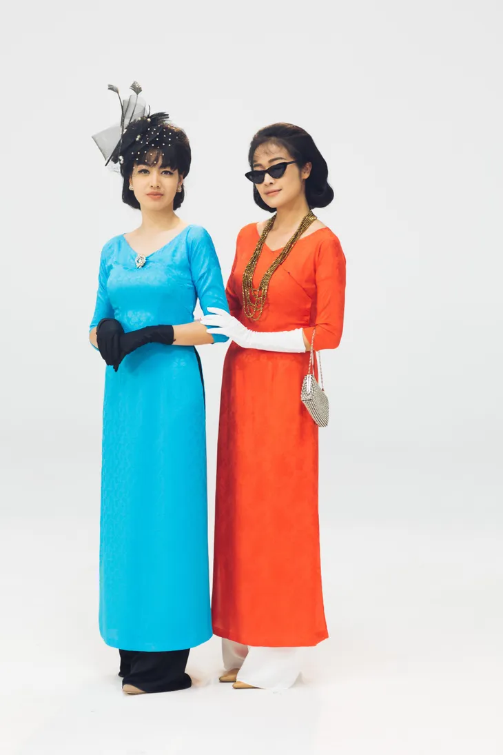 MC Phí Linh, Hồng Nhung diện các mẫu áo dài trong 100 năm qua - Ảnh 19. MC Phí Linh, Hồng Nhung diện các mẫu áo dài trong 100 năm qua - Ảnh 19.