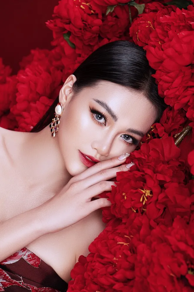 Hoa hậu Phương Khánh khoe vẻ đẹp đậm chất Á Đông trong bộ ảnh mới - Ảnh 2. Hoa hậu Phương Khánh khoe vẻ đẹp đậm chất Á Đông trong bộ ảnh mới - Ảnh 2.