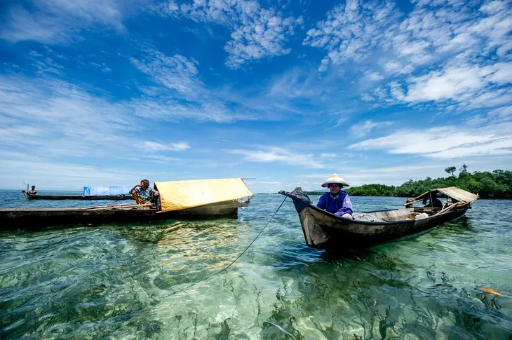Kỳ lạ tộc người sống lênh đênh trên biển - Ảnh 1. Kỳ lạ tộc người sống lênh đênh trên biển - Ảnh 1.