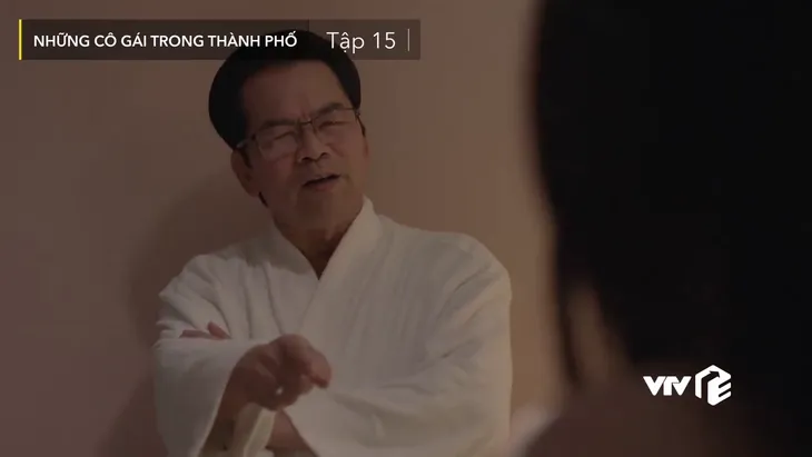 Những cô gái trong thành phố - Tập 15: Phát hiện Mai không còn trinh tiết, chồng già sắp cưới chửi cô là khốn nạn - Ảnh 3. Những cô gái trong thành phố - Tập 15: Phát hiện Mai không còn trinh tiết, chồng già sắp cưới chửi cô là khốn nạn - Ảnh 3.