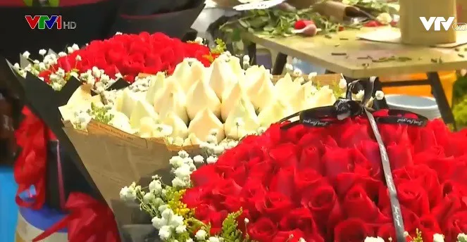 Trung Quốc: Giá hoa dịp Valentine tăng cao - Ảnh 1. Trung Quốc: Giá hoa dịp Valentine tăng cao - Ảnh 1.