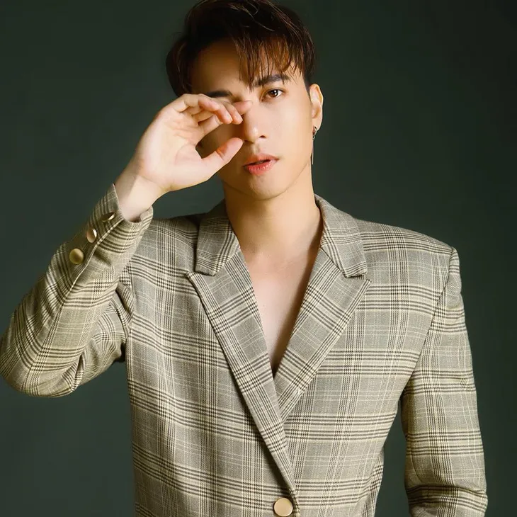 S.T “nở mũi” đầu năm mới vì được MC Chuyện của sao khen đẹp trai - Ảnh 2. S.T “nở mũi” đầu năm mới vì được MC Chuyện của sao khen đẹp trai - Ảnh 2.
