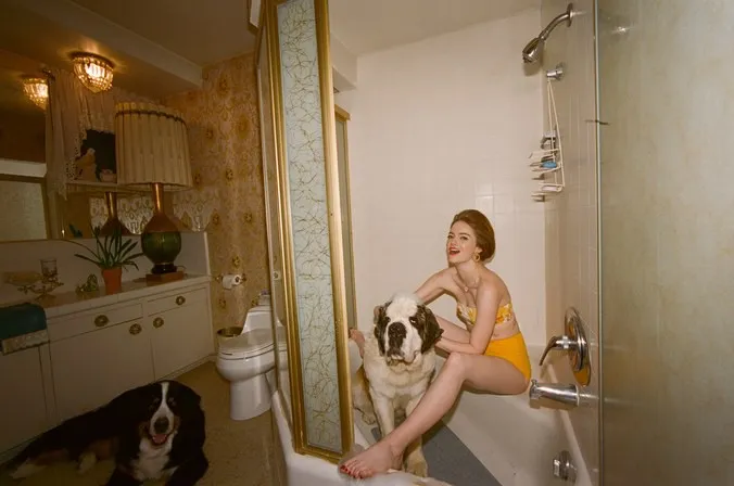 Emma Stone và loạt ảnh lạ lùng hết sức bên cún cưng - Ảnh 11. Emma Stone và loạt ảnh lạ lùng hết sức bên cún cưng - Ảnh 11.