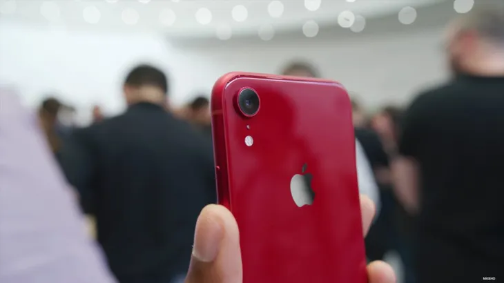 Chú ý: iPhone XS/XS Max màu đỏ sẽ ra mắt vào cuối tháng 2 - Ảnh 1. Chú ý: iPhone XS/XS Max màu đỏ sẽ ra mắt vào cuối tháng 2 - Ảnh 1.