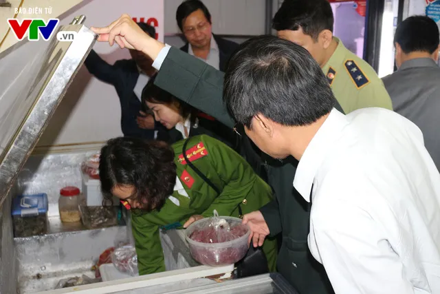 Hà Nội: Kiểm tra đột xuất an toàn thực phẩm tại Phủ Tây Hồ - Ảnh 2. Hà Nội: Kiểm tra đột xuất an toàn thực phẩm tại Phủ Tây Hồ - Ảnh 2.