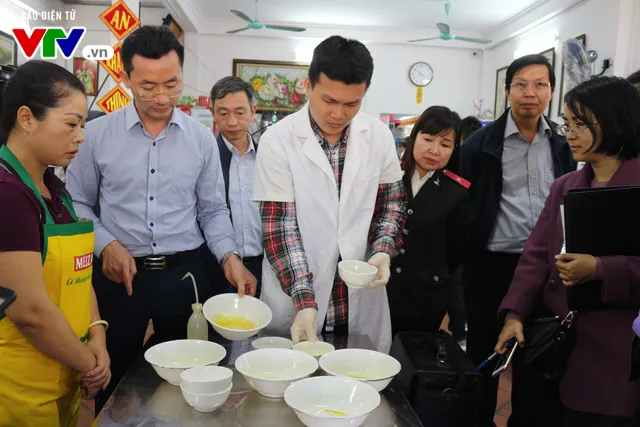 Hà Nội: Kiểm tra đột xuất an toàn thực phẩm tại Phủ Tây Hồ - Ảnh 4. Hà Nội: Kiểm tra đột xuất an toàn thực phẩm tại Phủ Tây Hồ - Ảnh 4.
