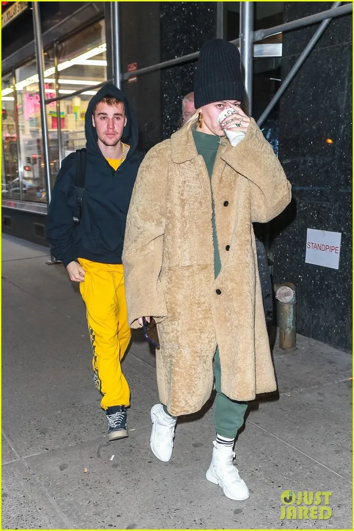 Sau tin đồn ly hôn, Justin Bieber vẫn quấn quýt bên vợ - Ảnh 2. Sau tin đồn ly hôn, Justin Bieber vẫn quấn quýt bên vợ - Ảnh 2.