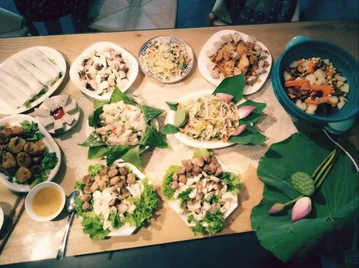 Làm mới bữa ăn với mâm cỗ chay ngày Tết - Ảnh 1.