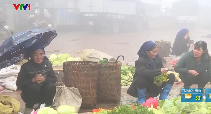Sôi nổi chợ phiên Y Tý (Lào Cai) những ngày giáp Tết - Ảnh 1.