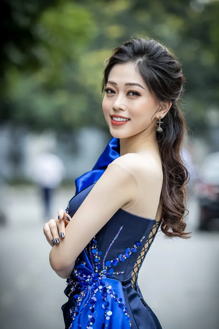 Sau khi công khai bạn trai, Á hậu Phương Nga thử sức làm MC - Ảnh 4. Sau khi công khai bạn trai, Á hậu Phương Nga thử sức làm MC - Ảnh 4.