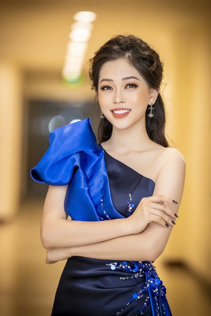 Sau khi công khai bạn trai, Á hậu Phương Nga thử sức làm MC - Ảnh 2. Sau khi công khai bạn trai, Á hậu Phương Nga thử sức làm MC - Ảnh 2.