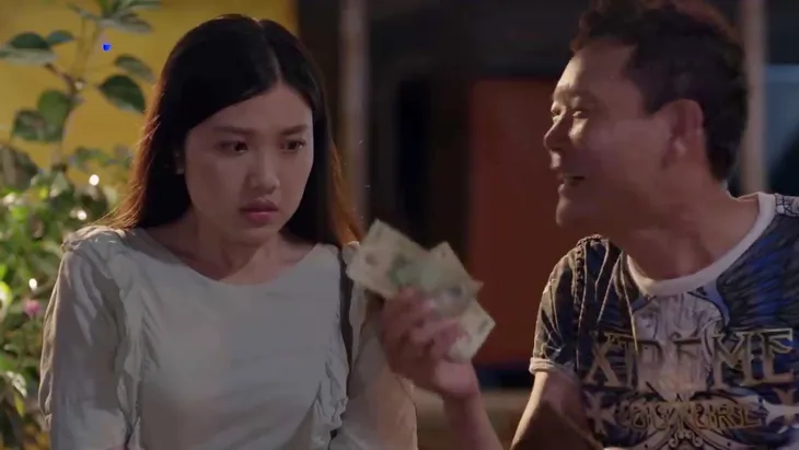 Những cô gái trong thành phố - Tập 18: Được khách bo tiền, lần này Mai có nhắm mắt làm liều? - Ảnh 2. Những cô gái trong thành phố - Tập 18: Được khách bo tiền, lần này Mai có nhắm mắt làm liều? - Ảnh 2.