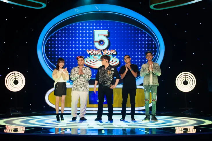 5 vòng vàng kỳ ảo: Nhóm hài triệu view FapTv khoe vũ điệu giật vai với hit Người hãy quên em đi - Ảnh 4. 5 vòng vàng kỳ ảo: Nhóm hài triệu view FapTv khoe vũ điệu giật vai với hit Người hãy quên em đi - Ảnh 4.