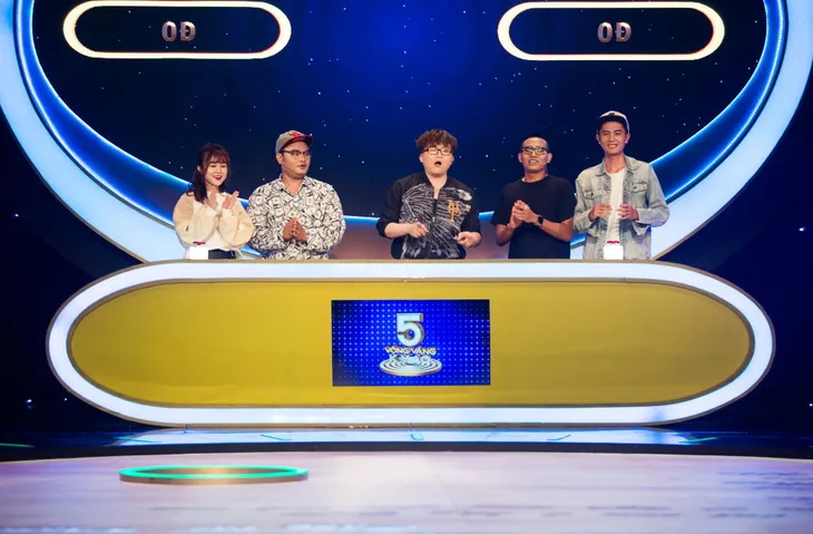 5 vòng vàng kỳ ảo: Nhóm hài triệu view FapTv khoe vũ điệu giật vai với hit Người hãy quên em đi - Ảnh 1. 5 vòng vàng kỳ ảo: Nhóm hài triệu view FapTv khoe vũ điệu giật vai với hit Người hãy quên em đi - Ảnh 1.