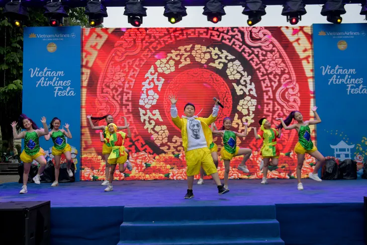 Không khí xuân rộn ràng tại Vietnam Airlines Festa - Lễ hội Tết cổ Truyền - Ảnh 4. Không khí xuân rộn ràng tại Vietnam Airlines Festa - Lễ hội Tết cổ Truyền - Ảnh 4.