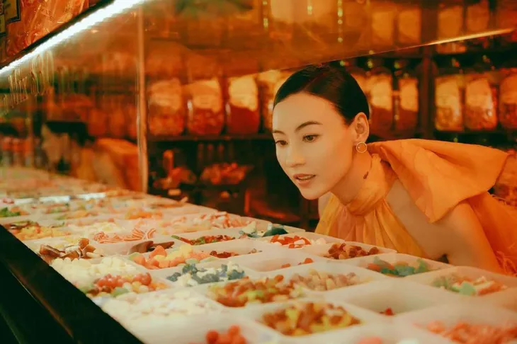 Trương Bá Chi đầy ngọt ngào với sắc cam - Ảnh 6. Trương Bá Chi đầy ngọt ngào với sắc cam - Ảnh 6.