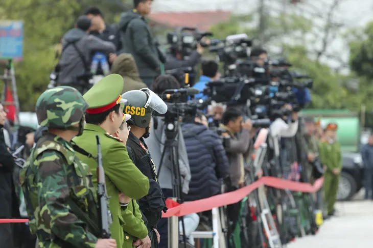 Phóng viên đã đợi Chủ tịch Kim Jong-un ở ga Đồng Đăng như thế nào? - Ảnh 6. Phóng viên đã đợi Chủ tịch Kim Jong-un ở ga Đồng Đăng như thế nào? - Ảnh 6.