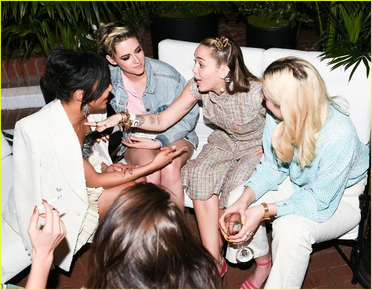 Oscar 2019: Cô dâu mới Miley Cyrus thu hút mọi ánh nhìn - Ảnh 11. Oscar 2019: Cô dâu mới Miley Cyrus thu hút mọi ánh nhìn - Ảnh 11.
