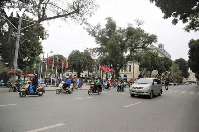 Đường phố Hà Nội khoác áo mới chào mừng Hội nghị Thượng đỉnh Mỹ - Triều lần 2 - Ảnh 1. Đường phố Hà Nội khoác áo mới chào mừng Hội nghị Thượng đỉnh Mỹ - Triều lần 2 - Ảnh 1.