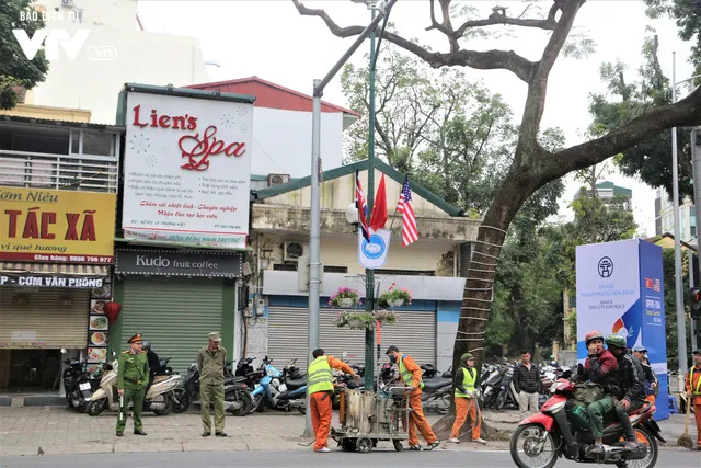 Đường phố Hà Nội khoác áo mới chào mừng Hội nghị Thượng đỉnh Mỹ - Triều lần 2 - Ảnh 8. Đường phố Hà Nội khoác áo mới chào mừng Hội nghị Thượng đỉnh Mỹ - Triều lần 2 - Ảnh 8.