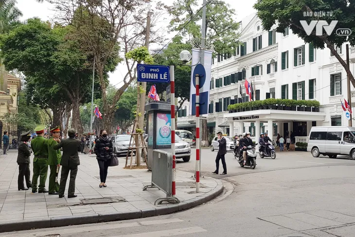 Tăng cường an ninh tại Hà Nội sẵn sàng cho Hội nghị Thượng đỉnh Mỹ - Triều lần 2 - Ảnh 13. Tăng cường an ninh tại Hà Nội sẵn sàng cho Hội nghị Thượng đỉnh Mỹ - Triều lần 2 - Ảnh 13.