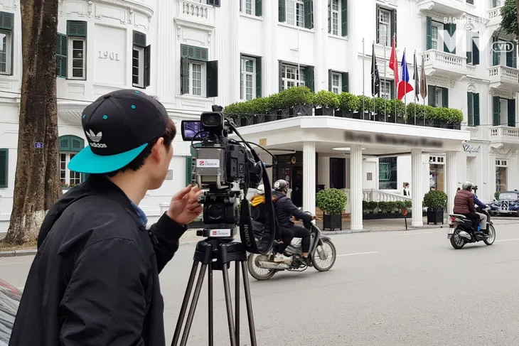 Hội nghị Thượng đỉnh Mỹ - Triều: Phóng viên quốc tế tích cực tác nghiệp tại Hà Nội - Ảnh 6. Hội nghị Thượng đỉnh Mỹ - Triều: Phóng viên quốc tế tích cực tác nghiệp tại Hà Nội - Ảnh 6.