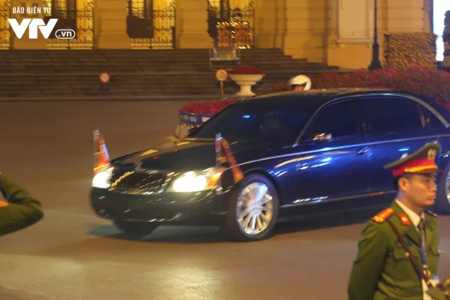 Chùm ảnh: Maybach chở Chủ tịch Kim Jong-un thẳng tiến vào Metropole gặp Tổng thống Donald Trump - Ảnh 15. Chùm ảnh: Maybach chở Chủ tịch Kim Jong-un thẳng tiến vào Metropole gặp Tổng thống Donald Trump - Ảnh 15.
