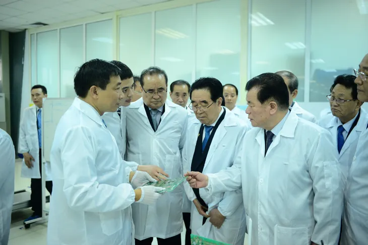 Phái đoàn cấp cao của Triều Tiên đến thăm tổ hợp nghiên cứu, sản xuất thiết bị dân sự của Viettel - Ảnh 2. Phái đoàn cấp cao của Triều Tiên đến thăm tổ hợp nghiên cứu, sản xuất thiết bị dân sự của Viettel - Ảnh 2.